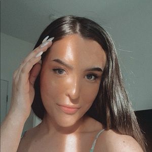 Meet your Posher, Annastasia